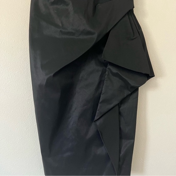 Maggy London Black V-Neck Cocktail Dress - Picture 7 of 8